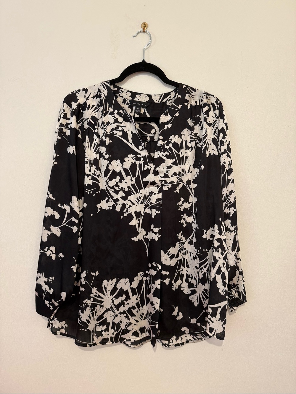 Investments Black and White Floral V-Neck Blouse